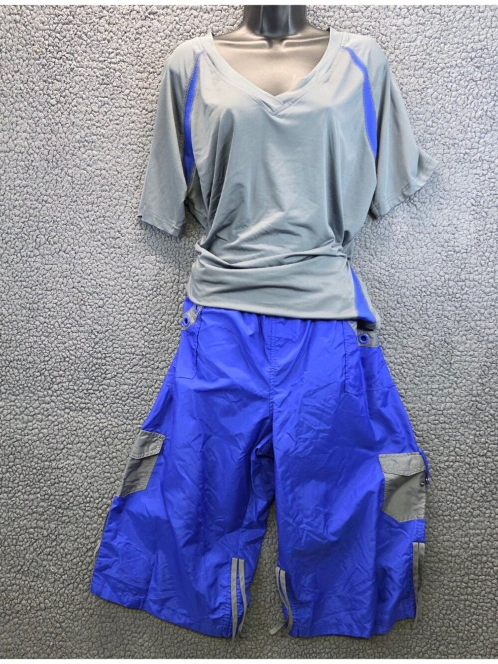 Curves V Neck T Shirt And Cargo Shorts XL Gray Blue Athletic Streetwear Outdoor
